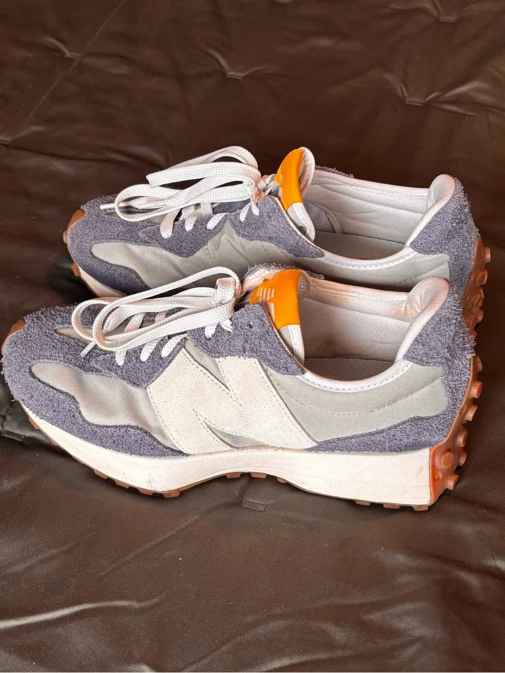 New Balance 327
